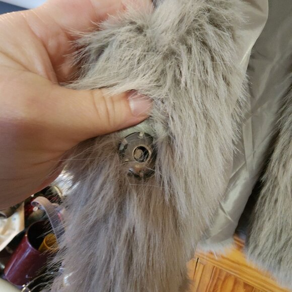 7 For All Mankind Gray Faux Fur Chubby Jacket Womens Size S - Picture 4 of 7